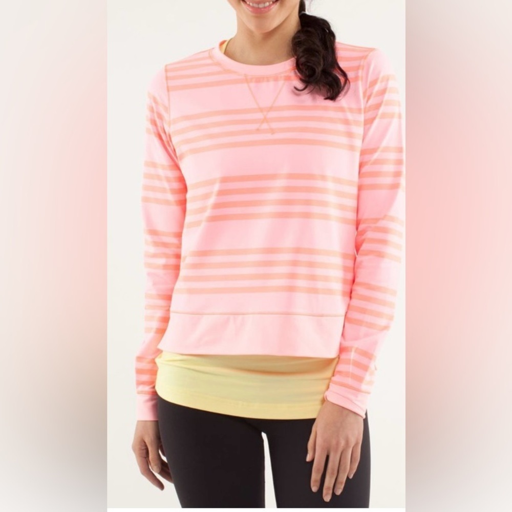 Lululemon Run: Warm Up Crew
Ocean Stripe Bleached Coral / Pop Orange size 6